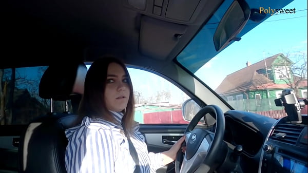 Девушка в машине захотела секса